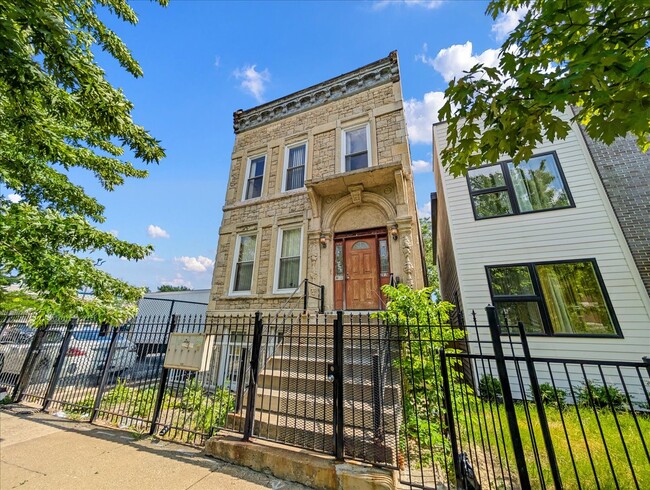 2915 W Jackson Blvd, Unit 3