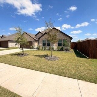 1332 Honey Crk Dr in Desoto, TX - Foto de edificio - Building Photo