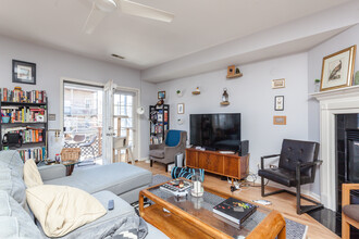 1357 N Artesian Ave in Chicago, IL - Building Photo - Building Photo