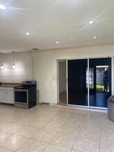 7321 Grandview Blvd in Miramar, FL - Building Photo - Building Photo