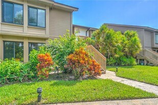 233 NE Edgewater Dr in Stuart, FL - Building Photo