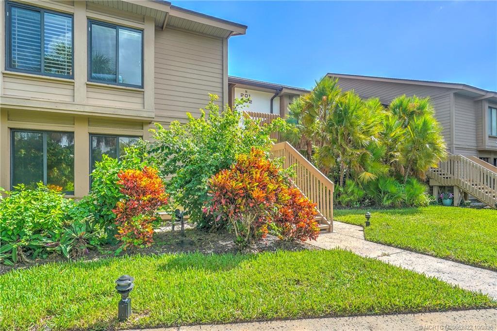 233 NE Edgewater Dr in Stuart, FL - Building Photo