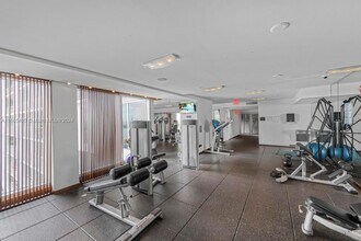 335 S Biscayne Blvd, Unit 2708 in Miami, FL - Foto de edificio - Building Photo