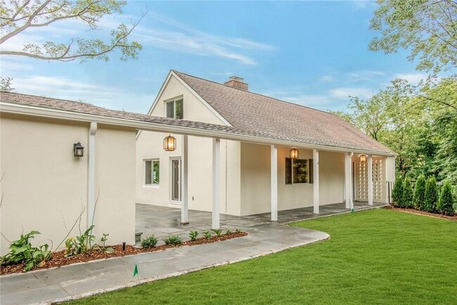 131 Popham Rd in Scarsdale, NY - Building Photo - Building Photo