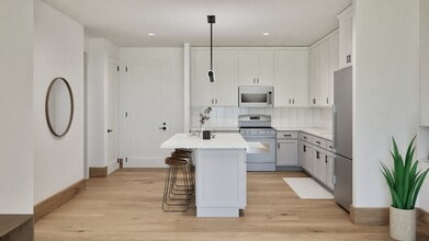 Illuminate Luxury Residences in Madison, WI - Foto de edificio - Building Photo