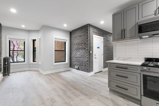 7738 N Eastlake Terrace in Chicago, IL - Building Photo - Building Photo