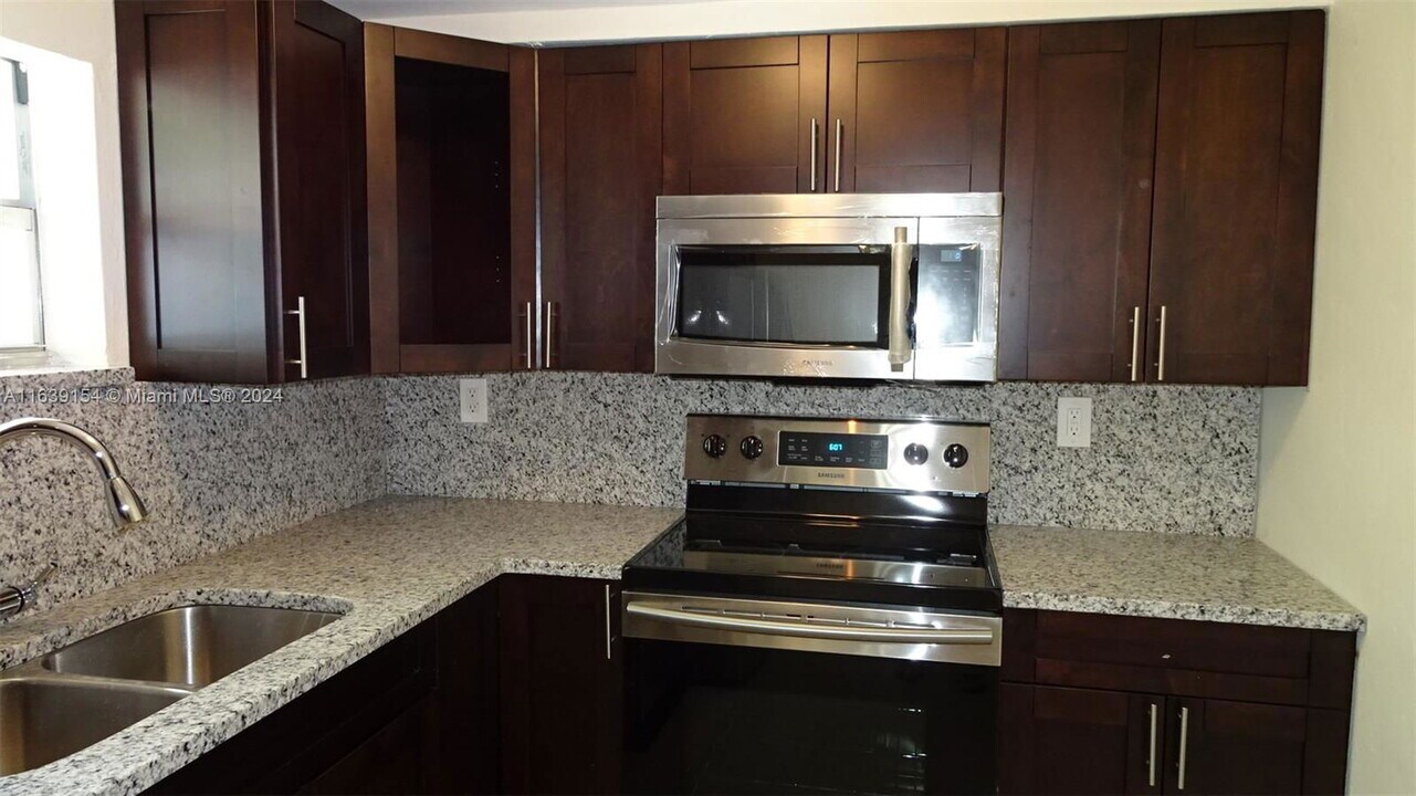 226 NE 25th Ave in Pompano Beach, FL - Building Photo