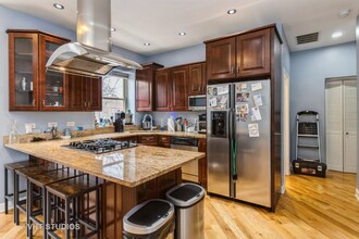 2108 N Spaulding Ave in Chicago, IL - Building Photo - Building Photo