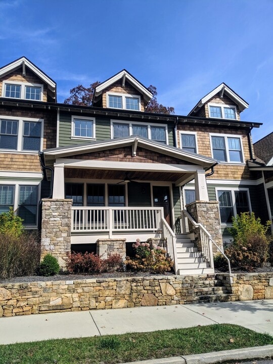 12 Fitzgerald Rd in Black Mountain, NC - Building Photo