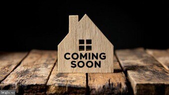 124 E Main St in Wrightstown, NJ - Building Photo