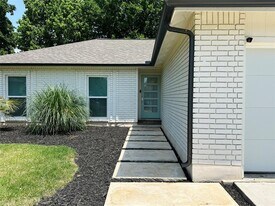 4504 W Village Ct in Austin, TX - Building Photo