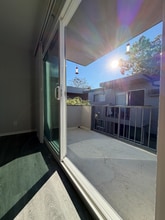 5720-5730 Yolanda Ave in Los Angeles, CA - Foto de edificio - Building Photo