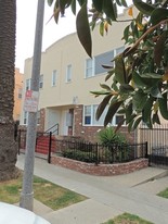 1471 Chestnut Ave in Long Beach, CA - Foto de edificio - Building Photo