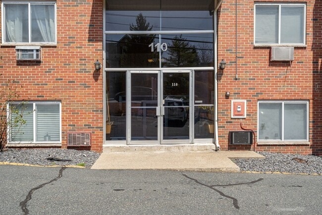 110 Boston Post Rd E in Marlborough, MA - Building Photo - Building Photo