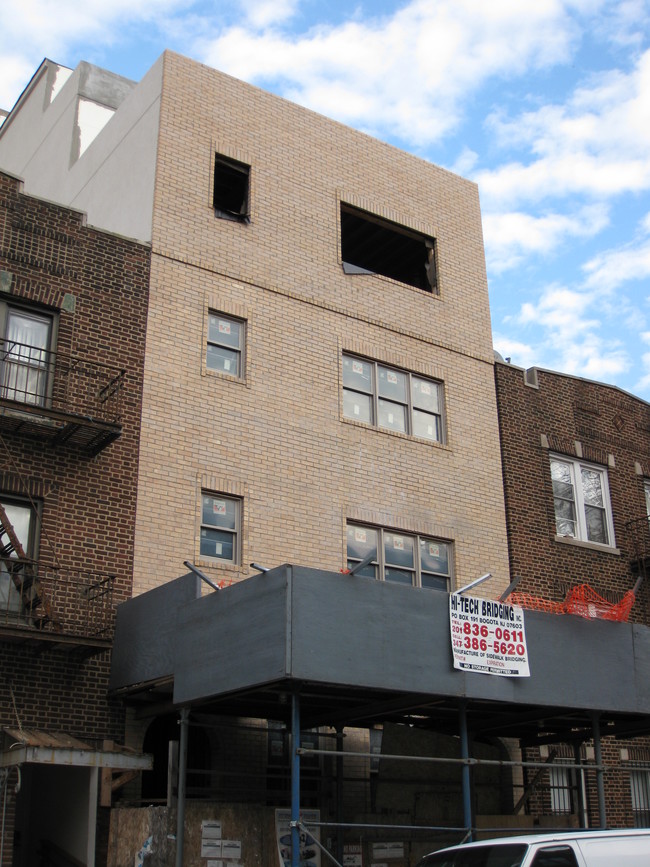 1347 57th St in Brooklyn, NY - Foto de edificio - Building Photo