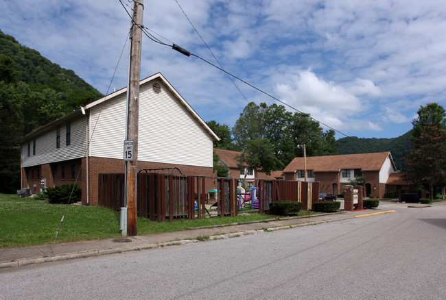 Wulodene Apartments in Montgomery, WV - Foto de edificio - Building Photo