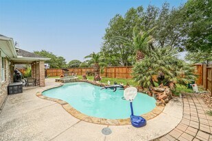 387 Henderson Ln in League City, TX - Building Photo