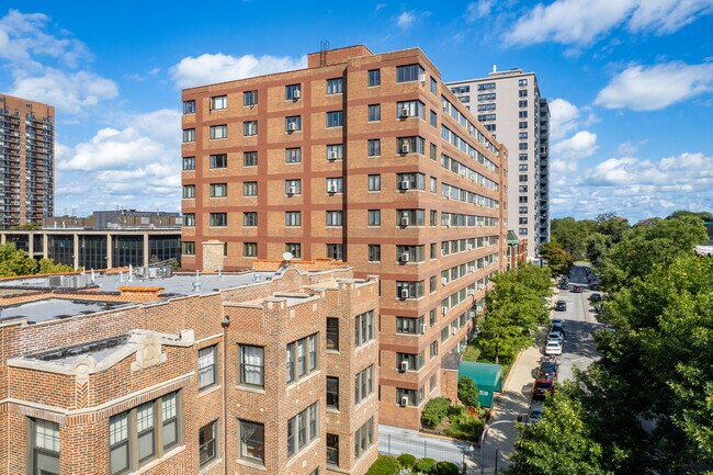 Bittersweet Condominium in Chicago, IL - Building Photo - Building Photo