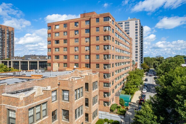 Bittersweet Condominium in Chicago, IL - Foto de edificio - Building Photo