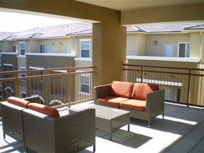 Harbor Grove Senior Apartments: 55 Plus Only in Garden Grove, CA - Foto de edificio - Building Photo