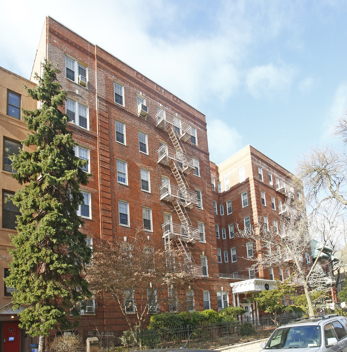 360 Clinton Ave in Brooklyn, NY - Building Photo