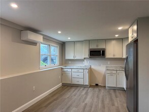 9 Oxford St in East Providence, RI - Building Photo - Building Photo