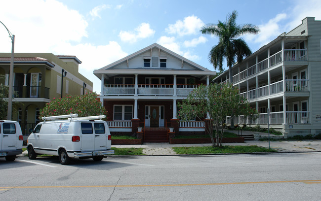 638 3rd Ave S in St. Petersburg, FL - Foto de edificio - Building Photo