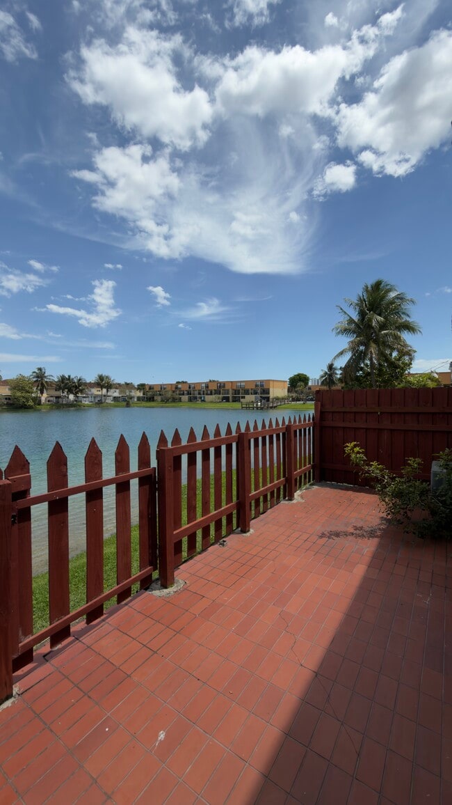 341 NW 109th Ave, Unit 10C in Miami, FL - Building Photo - Building Photo