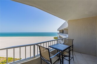 320 Seaview Ct in Marco Island, FL - Building Photo - Building Photo