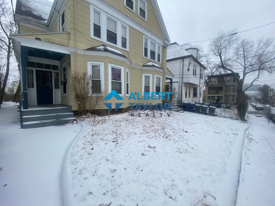 64 Murdock St, Unit 2 in Boston, MA - Foto de edificio