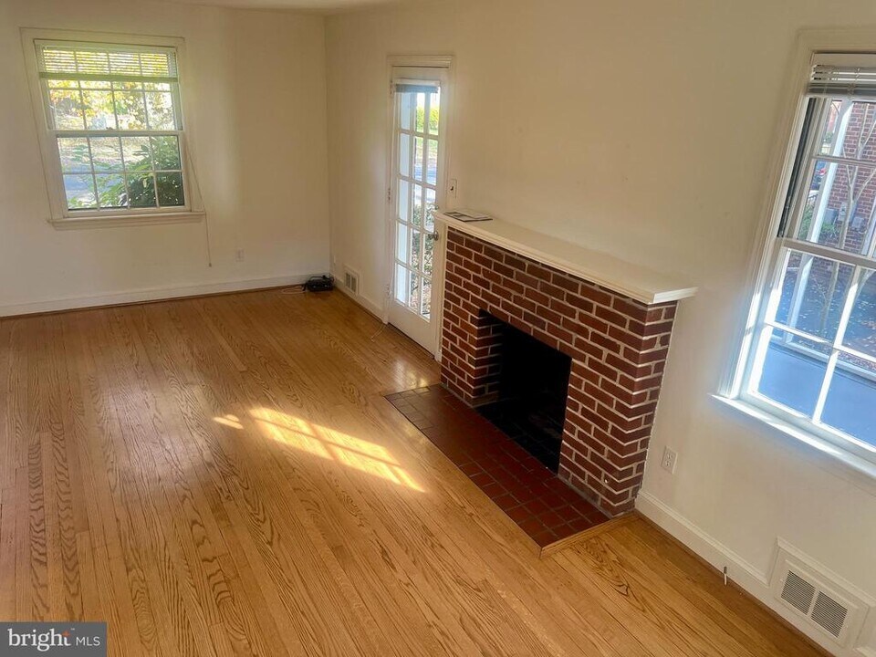 8 S Hudson St in Arlington, VA - Building Photo