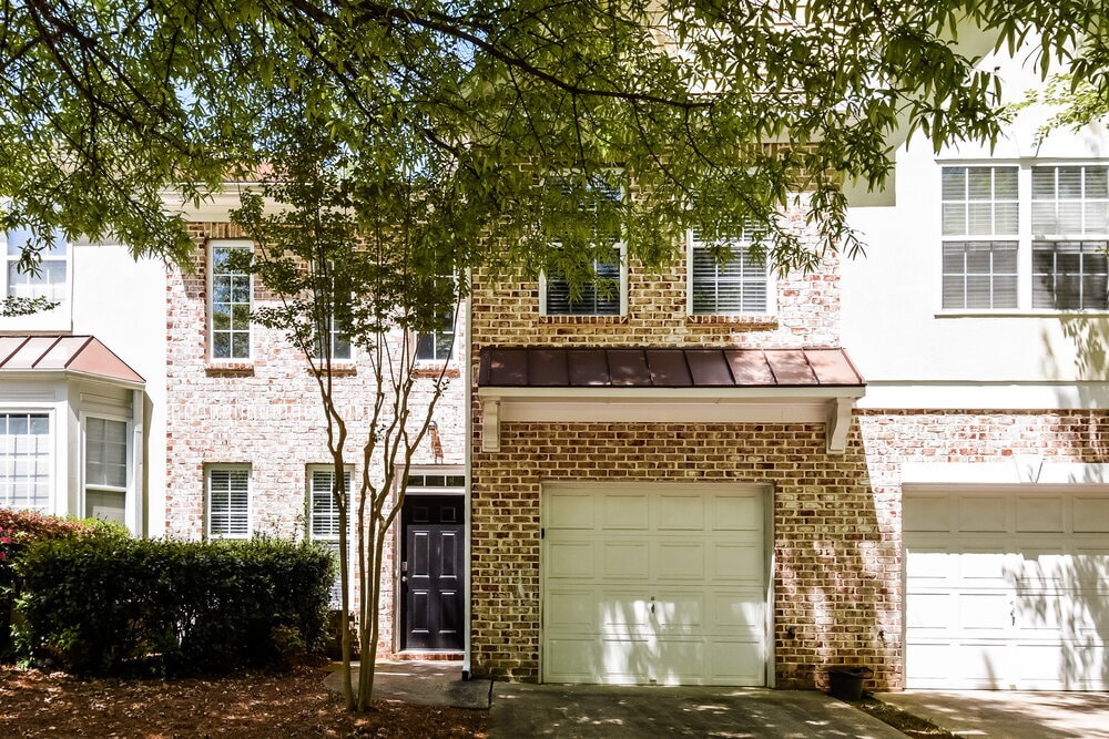 332 Saint Claire Dr in Alpharetta, GA - Building Photo