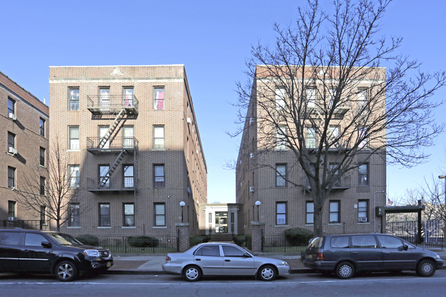 15001 88th Ave in Jamaica, NY - Foto de edificio - Building Photo