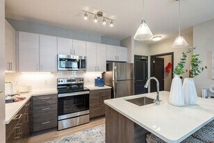 Alton Westshore in Tampa, FL - Building Photo