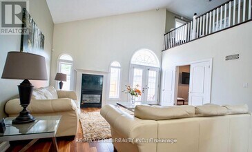 8905 McGarry Dr in Niagara Falls, ON - Building Photo - Building Photo