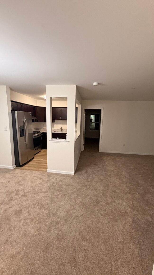 1217 Waterford Dr in Edison, NJ - Foto de edificio - Building Photo