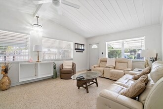 321 Forsyth St in Boca Raton, FL - Foto de edificio - Building Photo