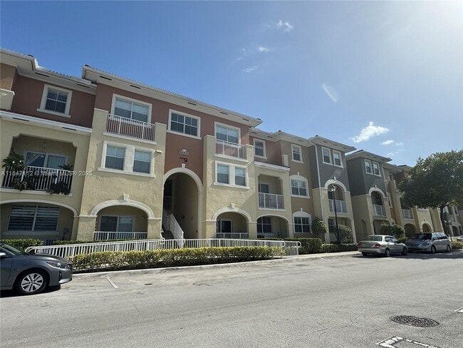 10800 NW 88th Terrace in Doral, FL - Building Photo - Building Photo