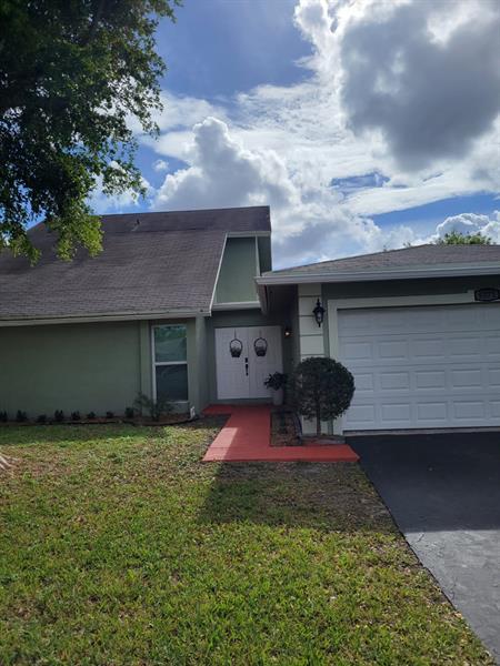 9371 NW 33rd Pl in Sunrise, FL - Foto de edificio - Building Photo