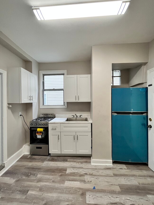 6 Jordan Ave, Unit 4