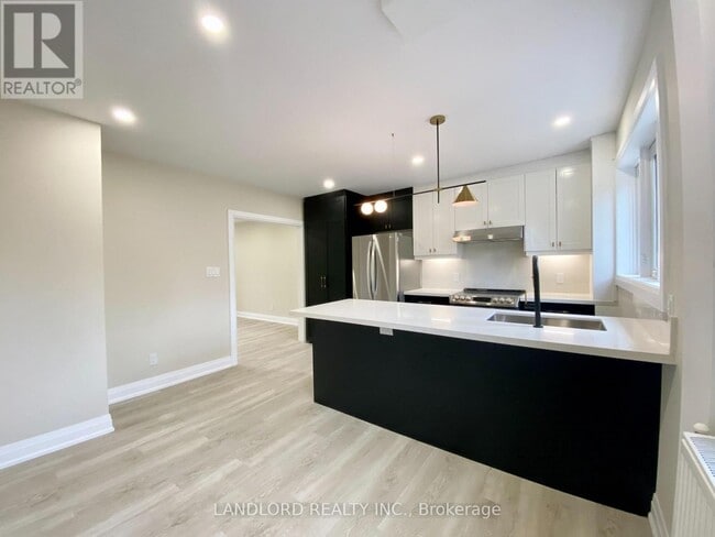 2520 Bloor St W in Toronto, ON - Building Photo - Building Photo