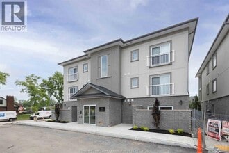 215 Lesperance Rd in Tecumseh, ON - Building Photo - Building Photo