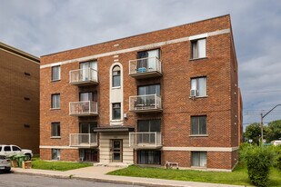 1615 Édouard-Laurin Boul in St. Laurent, QC - Building Photo