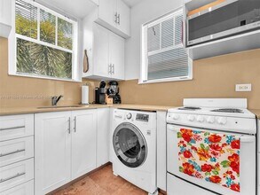 935 Meridian Ave in Miami Beach, FL - Building Photo - Building Photo