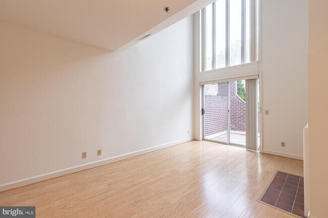 property at 125 N Lee St