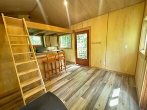 28635 Vashon Hwy SW in Vashon, WA - Building Photo - Building Photo