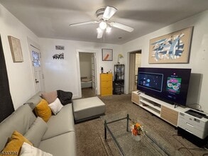 22 Hillcrest Rd in Warren, NJ - Building Photo - Building Photo