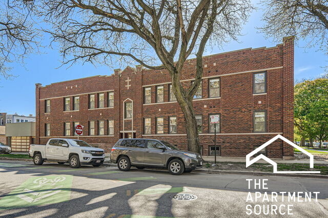 property at 5014 N Rockwell St