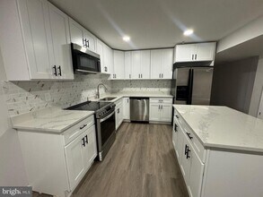 6900 Ironbridge Ln in Laurel, MD - Building Photo - Building Photo