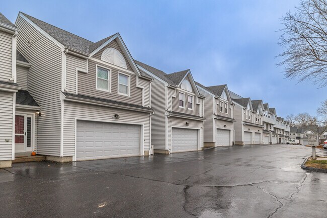 Park Avenue Mews in Bridgeport, CT - Building Photo - Building Photo